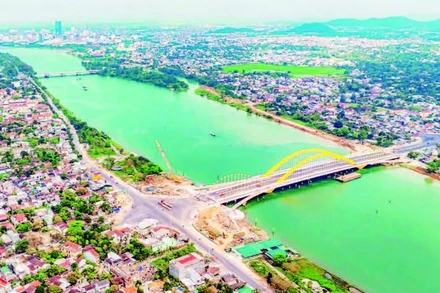 Thành phố Huế, một thành phố di sản với vẻ đẹp thiên nhiên và văn hóa đặc sắc, đang tích cực triển khai các dự án bảo vệ môi trường để xây dựng một thành phố xanh, sạch và bền vững.