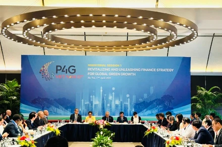 Toàn cảnh Phiên thảo luận cấp Bộ trưởng với chủ đề “Đổi mới tài chính và chiến lược huy động vốn cho tăng trưởng xanh toàn cầu”. (Ảnh: MINH PHƯƠNG)