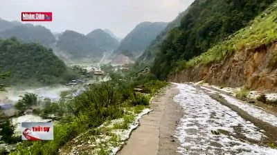 Mưa đá phủ trắng khu vực giáp ranh Hòa Bình - Sơn La