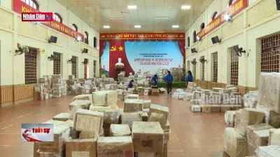 Chung tay hỗ trợ học sinh vùng bão lũ