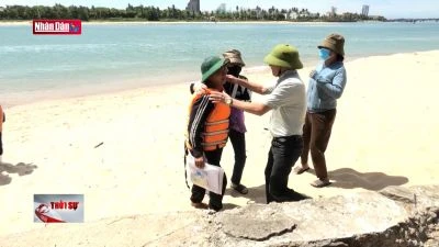 Quảng Bình: 4 ngư dân bị chìm tàu trên biển được cứu kiph thời