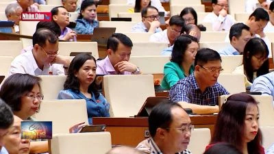 Quốc hội thảo luận tại hội trường nhiều nội dung quan trọng
