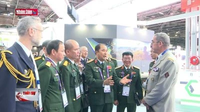 Việt Nam tham dự triển lãm vũ khí lục quân Eurosatory
