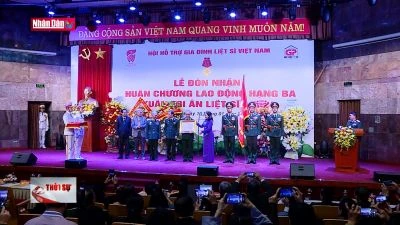 Hội Hỗ trợ gia đình liệt sĩ đón nhận Huân chương Lao động Hạng ba