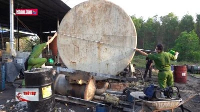 Bắt một điểm tái chế nhớt trái phép, thu giữ hơn 11.000 lít nhớt giả thương hiệu