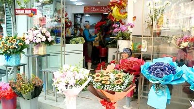 Thị trường quà tặng Valentine trầm lắng vì trùng Tết Nguyên đán