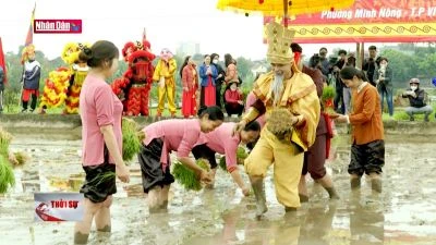 Tái hiện truyền thuyết Vua Hùng dạy dân cấy lúa