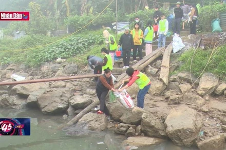 Nét đẹp thả cá Ngày Ông Công Ông Táo