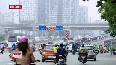 Hà Nội: Nút giao Mai Dịch hết cảnh ùn tắc