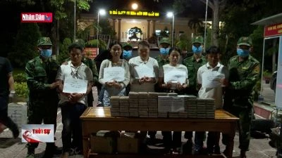 Phá vụ vận chuyển 100 bánh heroin qua biên giới
