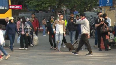 Người dân quay lại Thủ đô sau kỳ nghỉ lễ Tết Dương lịch