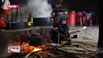 Người dân Mẫu Sơn vất vả trong thời tiết rét đậm rét hại