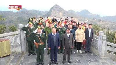 Linh thiêng lễ chào cờ đầu năm mới nơi cực Bắc