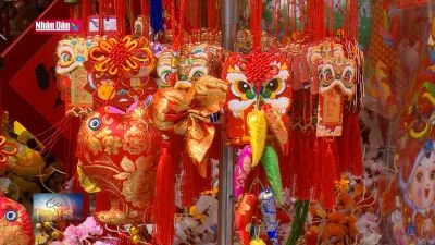 Phố Hàng Mã ngập tràn sắc xuân