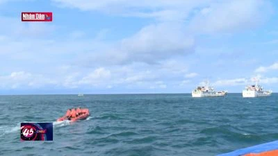 Kiểm ngư đồng hành cùng ngư dân vươn khơi, bám biển