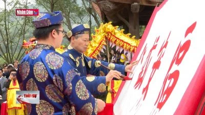 Khai bút đầu xuân tại Đền thờ thầy giáo Chu Văn An