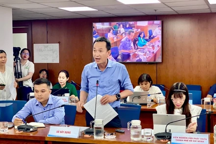 Đại diện Sở Xây dựng Thành phố Hồ Chí Minh cung cấp thông tin cho báo chí.