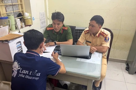 Cơ quan chức năng làm việc với người có liên quan.