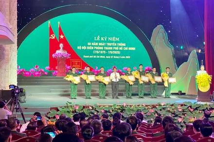 Quang cảnh Lễ Kỷ niệm 50 năm Ngày truyền thống Bộ đội Biên phòng Thành phố Hồ Chí Minh.