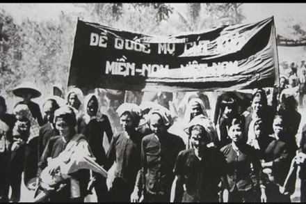 Trong ảnh: Nhân dân miền nam tham gia đấu tranh với Mỹ-ngụy trong Phong trào Đồng khởi. (Ảnh Tư liệu)