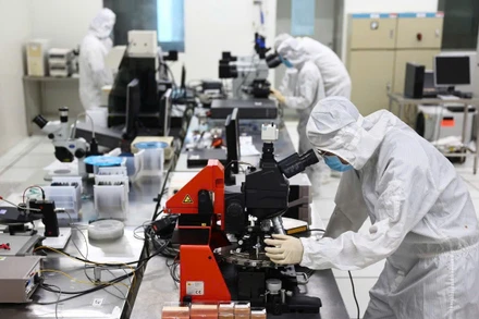 Nghiên cứu khoa học phục vụ phát triển kinh tế.