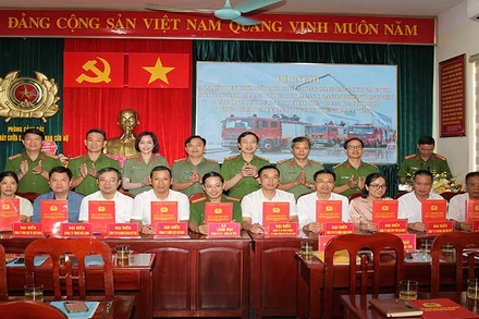 Ký kết phối hợp giữa Phòng Cảnh sát phòng cháy, chữa cháy và cứu nạn, cứu hộ, Công an tỉnh Hà Nam với các cơ quan doanh nghiệp về huy động lực lượng tham gia chữa cháy và cứu nạn, cứu hộ trên địa bàn.