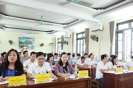 Đoàn đại biểu Quốc hội tỉnh Hà Nam tiếp xúc cử tri trước kỳ họp thứ 6.