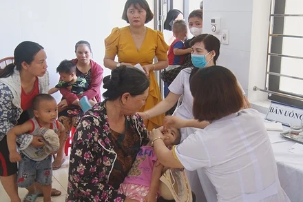 Điểm uống vitamin A ở thành phố Phủ Lý, tỉnh Hà Nam.