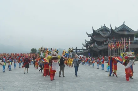 Tiết mục múa lân tại Lễ hội xuân Tam Chúc.