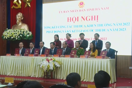 Các khối thi đua trong tỉnh ký kết thi đua năm 2023.