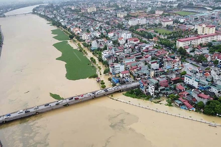 Lũ trên sông Đáy đoạn qua thành phố Phủ Lý, tỉnh Hà Nam đã vượt báo động 3 là 4,93m tại Phủ Lý.