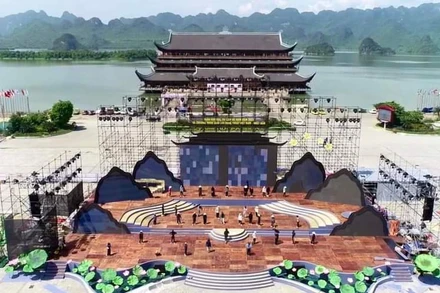 Sân khấu tổ chức khai mạc Tuần văn hóa- Du lịch Hà Nam năm 2023.