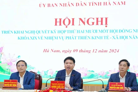 Các đồng chí chủ trì hội nghị.
