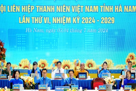 Đoàn Chủ tịch Đại hội.