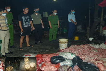 Lực lượng chức năng phát hiện 6 tấn thực phẩm không bảo đảm vệ sinh an toàn thực phẩm tại hiện trường.