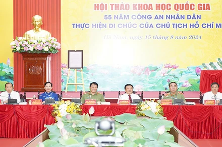 Đoàn Chủ tịch Hội thảo.