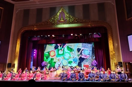 Dàn nhạc biểu diễn tác phẩm "Việt Nam an lòng". (Ảnh: Đại sứ quán Việt Nam tại Thái Lan)