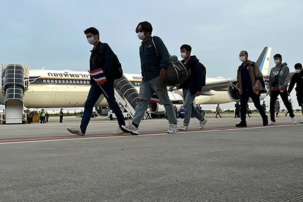 Nhóm công dân Thái Lan trở về nước từ Israel ngày 16/10/2023. (Ảnh: Bangkok Post)