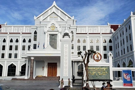 Trụ sở của Đảng Nhân dân Campuchia (CPP) tại quận Chamkarmon, thủ đô Phnom Penh. (Ảnh: TTXVN) 