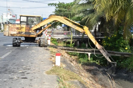 Huyện Chợ Gạo (Tiền Giang) thực hiện nạo vét kênh, mương để tăng cường tích trữ nước trong mùa khô năm 2024-2025. (Ảnh: Nguyễn Sự)