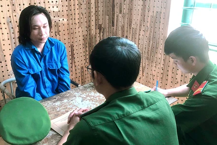 Đối tượng Hoàng Công Trường tại Cơ quan Cảnh sát điều tra Công an thành phố Gia Nghĩa, tỉnh Đắk Nông.