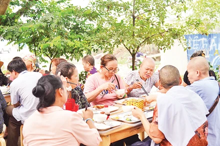 Quán Nụ cười Shinbi - cơm 2k mang đến niềm vui cho nhiều bệnh nhân ung thư.