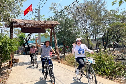 Khám phá Thiềng Liềng bằng xe đạp.