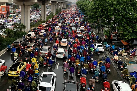 Ùn tắc giao thông vào khung giờ cao điểm trên đường Nguyễn Trãi, Hà Nội. (Ảnh Thu Hà)