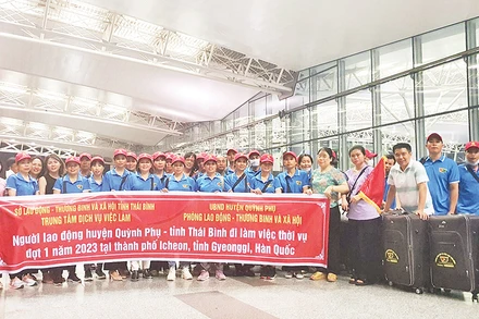 Lễ tiễn 28 lao động nông nghiệp tỉnh Thái Bình sang Hàn Quốc làm việc.