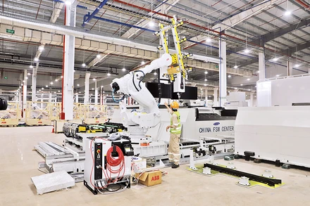 Sau khi hoàn thành việc xây dựng, lắp đặt, dự kiến cuối tháng 7/2023, Nhà máy sản xuất pin VinES sẽ đi vào sản xuất.