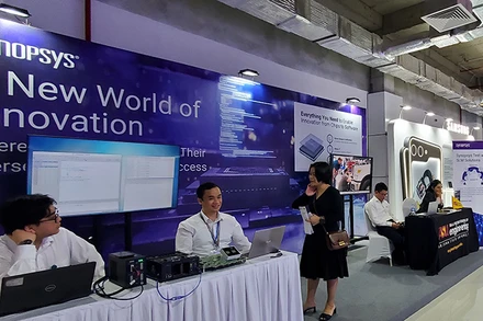 Tháng 10/2023, Trung tâm Đổi mới sáng tạo quốc gia Việt Nam và Synopsys (Mỹ) ký thỏa thuận hợp tác phát triển nguồn nhân lực tài năng thiết kế vi mạch. Trong ảnh: Synopsys tham gia Triển lãm quốc tế Đổi mới sáng tạo Việt Nam 2023.