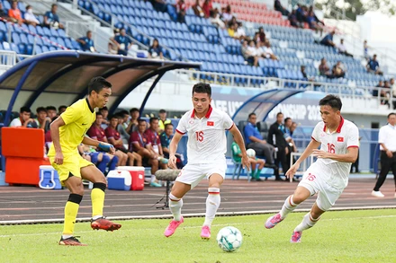 U23 Việt Nam (áo trắng) thắng thuyết phục U23 Malaysia 4-1. (Ảnh VFF)