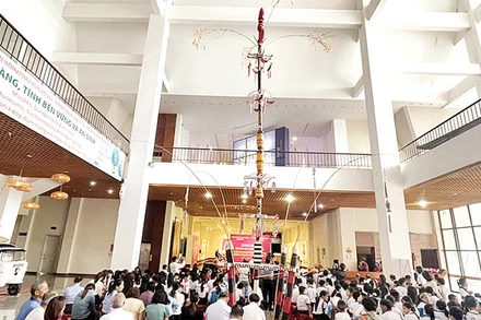 Cây nêu của đồng bào Ê Đê tại Bảo tàng Đắk Lắk.