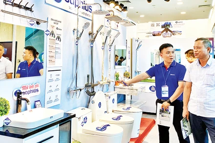 Những sản phẩm công nghiệp chủ lực của thành phố Hà Nội được quảng bá, giới thiệu tới nhiều khách hàng, doanh nghiệp.